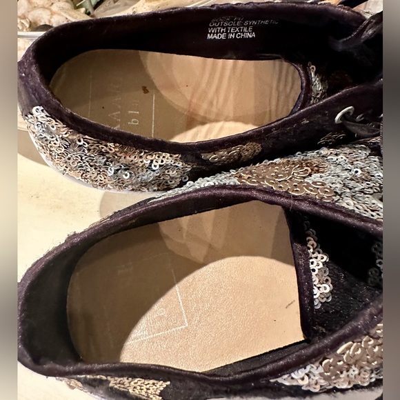 EUC 💠 Kaari Blue “Haven” Black Sequined Sneakers Size 9 - Picture 8 of 11